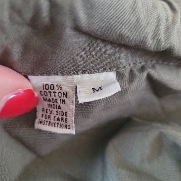 Woman's olive green 100% cotton cargo shorts size MEDIUM - Picture 9 of 10